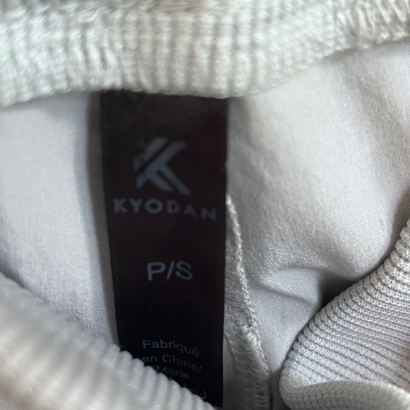 Four-way Stretch Woven Capri Joggers Pants In Dove - Picture 3 of 9